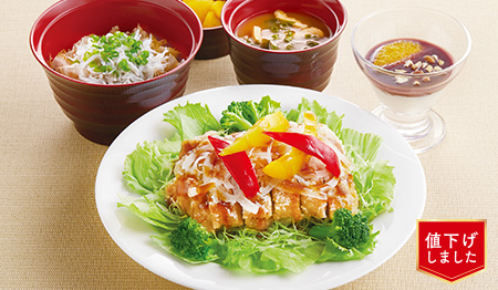 野菜たっぷりチキンの⻯⽥揚げと釜揚げしらす丼