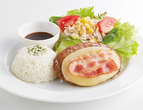 ベーコンチーズハンバーグ＆蒸し鶏サラダ